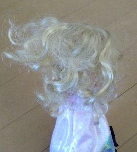 リカちゃん人形のチリチリになった髪の毛 復活させてみた